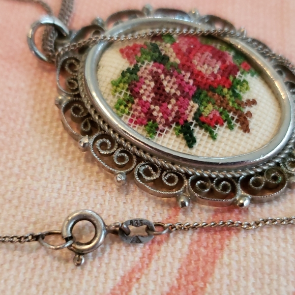 Vintage Flower Petit Point. Cross Stitch. Pretty - Picture 6 of 8
